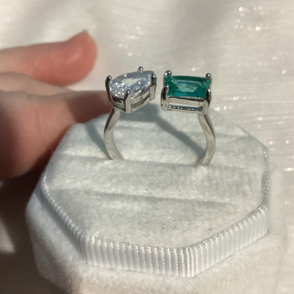 💋Adjustable Sterling Silver Open  Cz Diamond & Emerald Ring - Picture 5 of 17